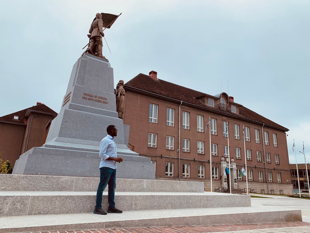 Viljandi Reverie: Immersed in Castle Tales and Town Hall Echoes